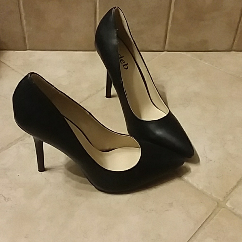 Deb heels